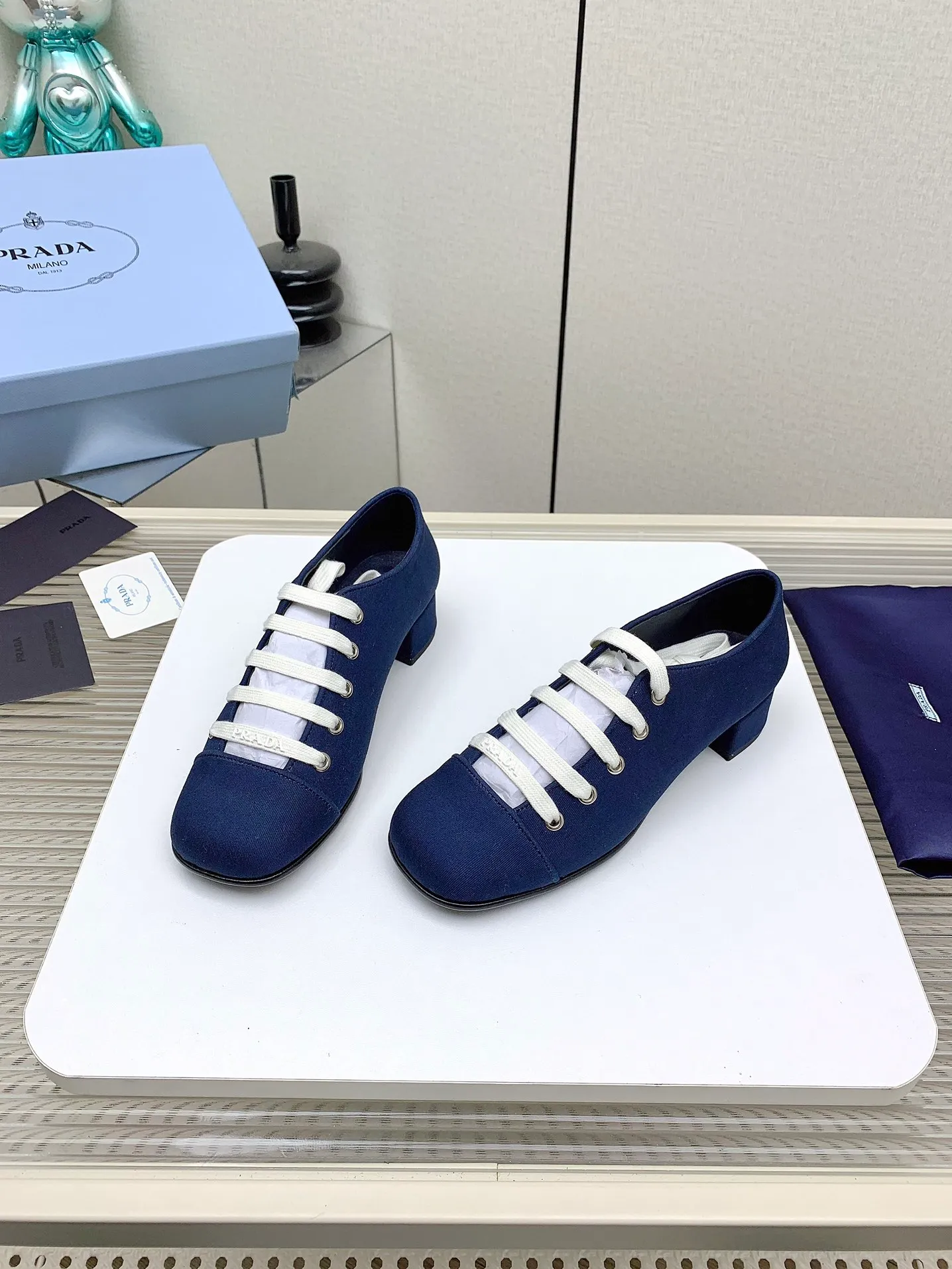 👟👟Ex-factory price 620👟👟 (Higher version) Prada 25/Spring and Summer Catwalk New lace-up hollow shoelace Mary Jane thick heel shoes This year’s lace-up element is super popular and really fashionable. I am obsessed with the appearance and comfort! The salty or sweet doll head design is full of girlishness. It is retro and playful yet elegant. The key is that it is easy to wear. ✔️Upper: original customized fabric ✔️Inner: sheepskin ✔️Outsole: genuine leather outsole imported from Italy ✔️Size: #35-41 (40.41 custom-made, non-refundable)